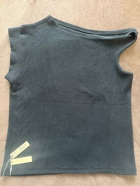OGL Black One-Shoulder Ribbed Tank Top